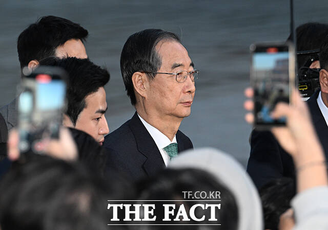 한덕수 무소속 대선 예비후보 측은 8일 일주일 선거운동 뒤 여론조사로 단일화하자라는 김문수 국민의힘 대선 후보의 제안에 단일화하지 말자는 이야기라고 밝혔다. /박헌우 기자