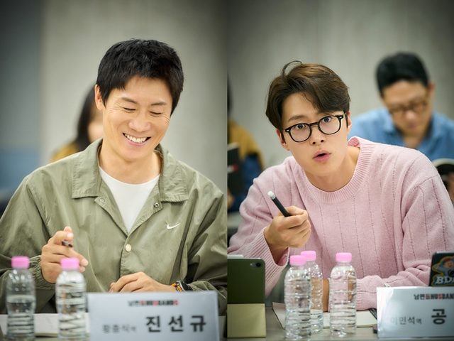 배우 진선규(왼쪽)와 공명이 영화 극한직업에 이어 넷플릭스 새 영화 남편들로 호흡을 맞춘다. /넷플릭스