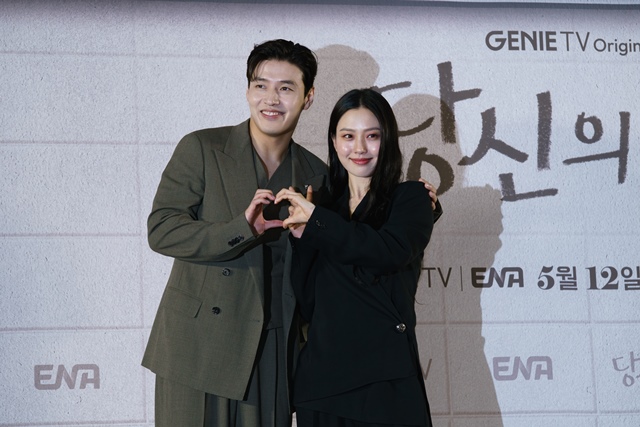 배우 강하늘(왼쪽)과 고민시가 지니TV 새 오리지널 시리즈 당신의 맛으로 로맨틱 코미디 호흡을 맞춘다. 두 사람은 각각 재벌 2세 한범우와 셰프 모연주로 분했다. /지니TV