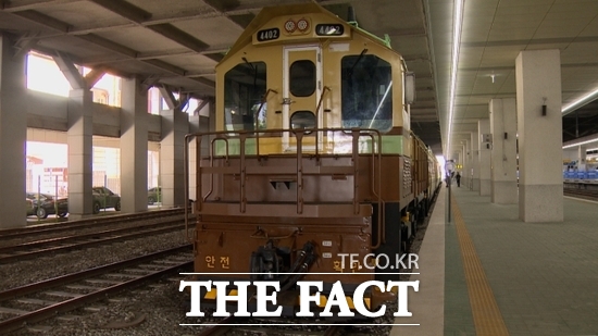 경기도가 지난 4월 1일부터 운행 횟수 및 운행 시간을 변경한 교외선 열차의 모습./경기도