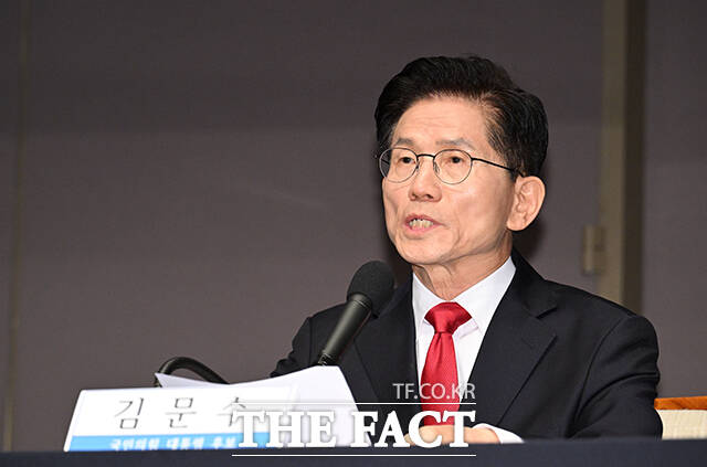 김문수 국민의힘 대선후보가 8일 오전 서울 중구 한국프레스센터에서 열린 관훈클럽 초청 토론회에 참석해 기조연설을 하고 있다. /박헌우 기자