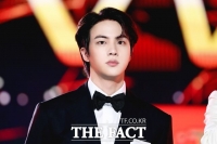  경찰, BTS 진 볼에 입 맞춘 일본인 여성 송치