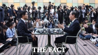  단일화 논의 위해 마주앉은 김문수와 한덕수 [TF사진관]