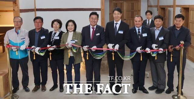 지평양조장 리모델링 오픈 기념 커팅식.