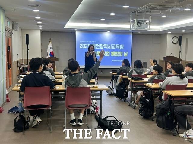 9일 대전글꽃중학교 1학년 학생을 대상으로 2025년 교육청 진로·직업 체험의 날을 운영하고 있다. /대전시교육청