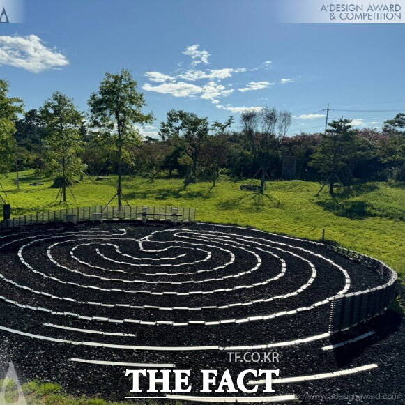 국립공주대 조경학과 환경행태연구실 ITLs팀이 세계적인 디자인 공모전인 이탈리아 A Design Award에서 2년 연속 수상의 영예를 안은 순교자의 미로. /공주대