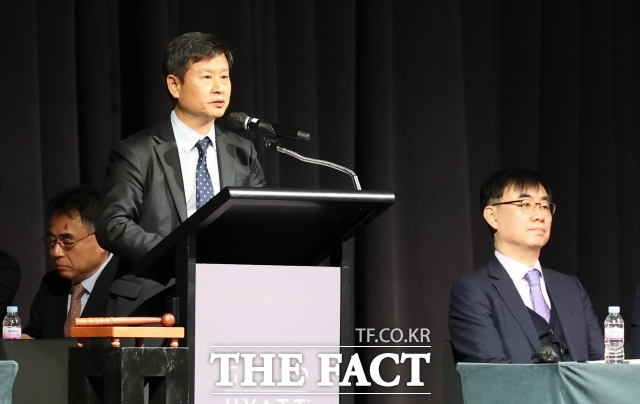 박기덕 고려아연 대표이사가 지난 1월 23일 서울 용산구 그랜드하얏트 서울에서 열린 고려아연 임시주주총회에서 개회를 선언하고 있다. /서예원 기자