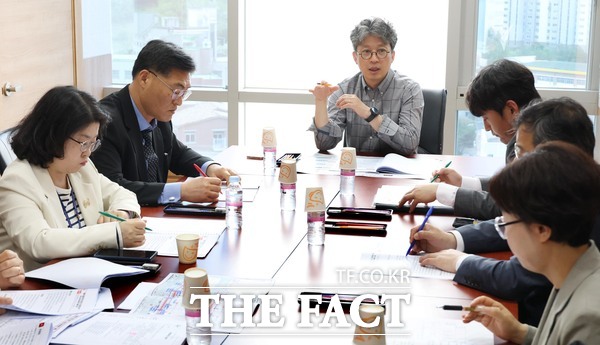 조성직 동구 부구청장 주재로 현안 점검 회의를 진행하고 있다./대전 동구