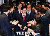  '온탕에서 냉탕으로'...국민의힘 의원총회 참석해 작심발언한 김문수 [TF사진관]