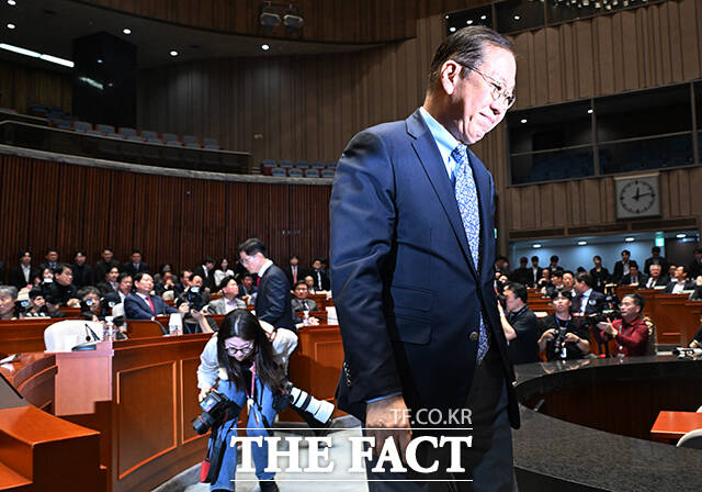 권영세 국민의힘 비상대책위원장이 10일 오전 국회에서 후보 재선출 관련 기자회견을 열어