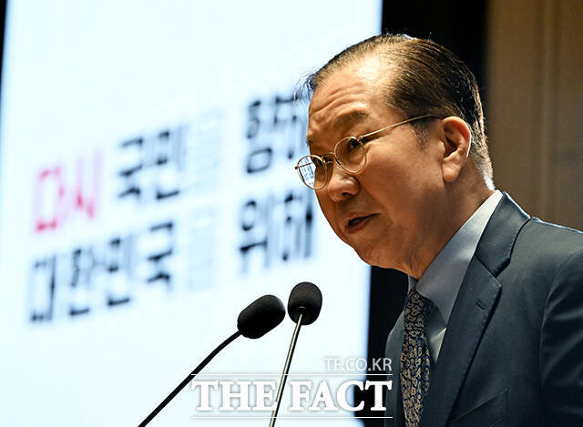 권영세 국민의힘 비상대책위원장이 9일 오후 서울 여의도 국회에서 열린 의원총회에 참석해 모두발언을 하는 모습. /배정한 기자