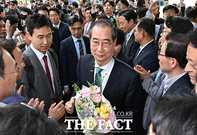 국민의힘이 대통령 선거 후보 재선출 절차에 들어갔다. 신동욱 국민의힘 수석대변인이 10일 국회에서 기자들과 만나