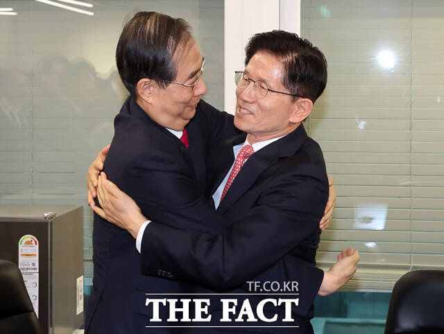 그러나 후보 교체 사태의 여파는 당분간 지속될 전망이다. 당내에서 여전히 지도부 책임론을 띄우고 목소리가 나오고 있기 때문이다./이새롬 기자