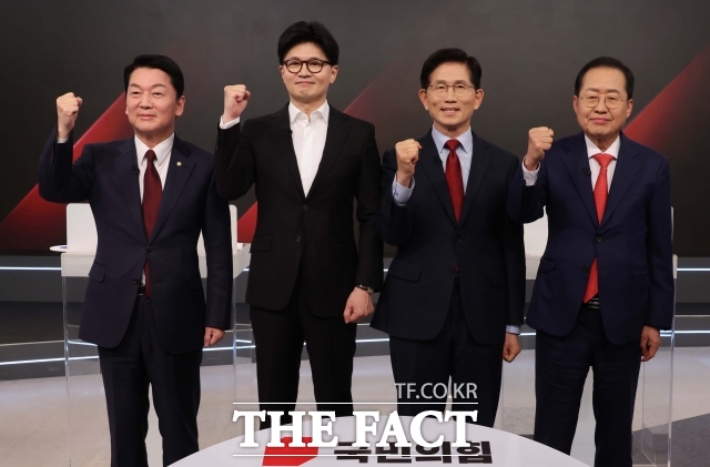 김문수 국민의힘 대선 후보와 경선을 치렀던 한동훈 전 대표, 홍준표 전 대구시장, 안철수 의원이 후보 교체 부결시킨 당원들에 감사를 표했다. 이들은 동시에 당 지도부 및 친윤 의원들의 사퇴를 요구했다. /국회사진취재단