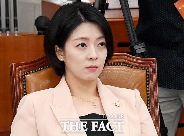 배현진 국민의힘 의원이 지난 2월 1일 오후 서울 여의도 국회에서 열린 운영위원회 전체회의에 참석해 생각에 잠겨 있다. /배정한 기자