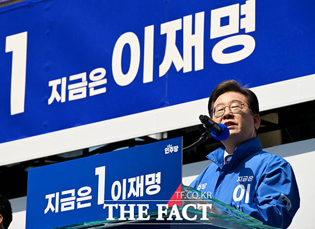 정치적 고향인 경기도를 찾은 이재명 더불어민주당 대선 후보는 이번에는 패배하고 우는 일이 없을 것 같다며 죽을힘을 다해 제 손끝에서 세상이 얼마나 나은 방향으로 바뀔 수 있는지를 반드시 증명하겠다고 다짐했다. /배정한 기자