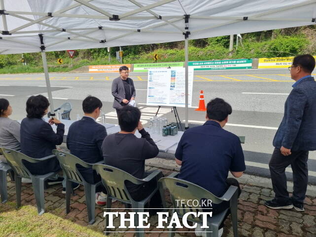 부여군 은산면에서 ‘제6차 국도·국지도 건설 5개년 계획 예타 현장조사가 이뤄지고 있다. /부여군