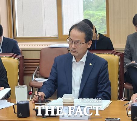 지난 9일 국회세종의사당추진단 건축소위 회의에 참석한 강준현 의원 /의원실