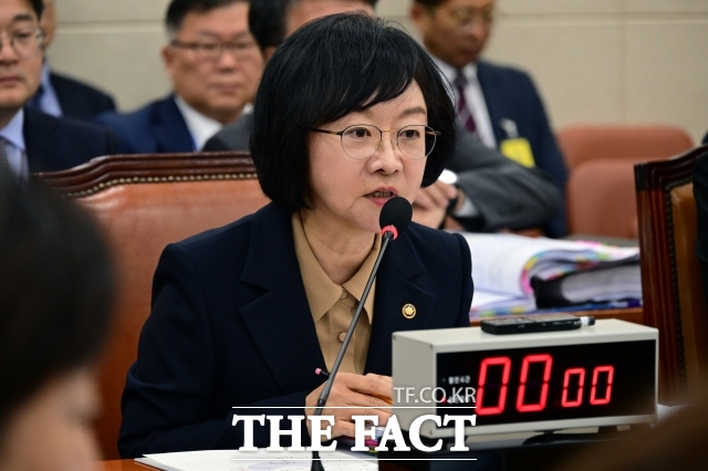 오유경 식품의약품안전처장이 2024년 10월 10일 서울 여의도 국회 보건복지위원회에서 열린 식품의약품안전처 등에 대한 국정감사에 출석해 질의 답변을 하고 있다./남윤호 기자