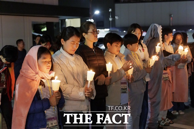 2024 마포구 엄빠랑캠프 참여자들이 레크리에이션을 하고 있다./마포구