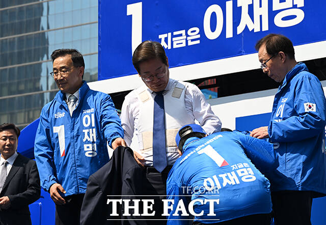 유세 곳곳에서 이 후보는 지난 대선의 패배를 언급하며, 그 시간 동안의 성찰과 책임감을 강조했다. 광화문에서는 제 부족함으로 지난 대선에서 아쉽게도 졌다. 모두에게 절실했던 그 약속을 지키지 못했다며 패배 그 이후가 더욱 아팠다. 실패를 되풀이하지 않도록 더 지독하게 준비했다고 밝혔다. /배정한 기자