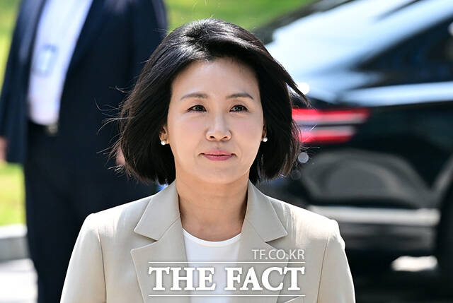 공직선거법 위반 혐의로 1심에서 벌금형을 선고받은 더불어민주당 이재명 대선 후보의 아내 김혜경 씨가 12일 오후 경기 수원시 수원고등법원에서 열린 항소심 선고 공판에 출석하고 있다. /임영무 기자