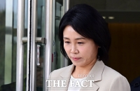  '선거법 위반' 2심도 벌금... 법원 나서는 김혜경 씨 [포토]