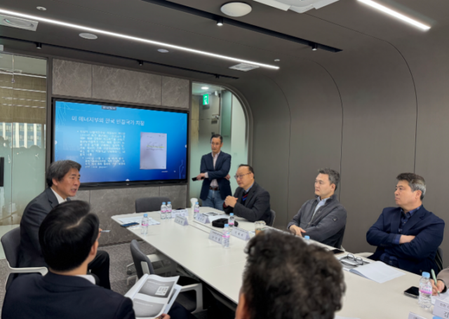 사단법인 에너지안보환경협회는 오는 15일 오후 2시 서울 금천구 협회 회의실에서 제9차 에너지안보 콜로퀴엄(학회)을 개최한다고 13일 밝혔다. 사진은 제8차 에너지안보 콜로퀴엄 개최 모습./에너지안보환경협회