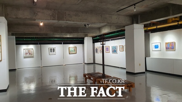 한량들의 내집 거실 소장전 현장 모습. /한량들의 모임