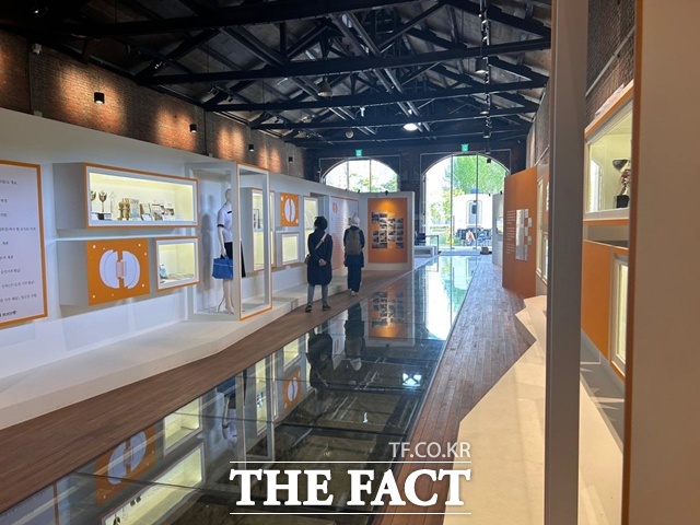 옛 진주역 차량정비고 100주년 기념 기획전시회 모습 /진주시