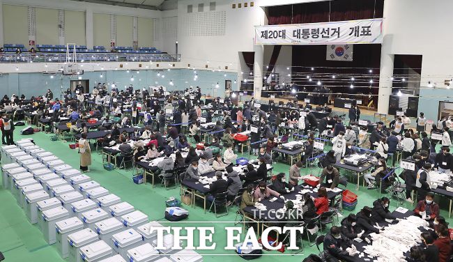 제20대 대통령 선거 개표장 모습 /시흥시