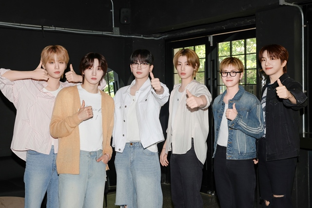 그룹 보이넥스트도어가 네 번째 앨범 노 장르를 통해 장르에 국한 되지 않고 좋은 음악을 들려주려고 했다며 다양한 모습과 매력을 확인할 수 있을 것이라고 자신했다. /KOZ엔터테인먼트