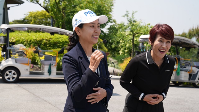 PGTA 서윤정 조직위원장(프로골프티쳐스협회 이사장, 사진 왼쪽)은 골프를 통해 긍정적인 변화를 도모하고, 장애인선수들이 선의의 경쟁을 통한 새로운 가능성을 발견하는 계기가 되길 바란다고 말했다. /PGTA