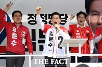  권성동-김기현과 울산 신정시장 찾아 지지 호소하는 김문수 [TF사진관]