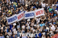  '보수 텃밭 TK'에서 이재명 외치는 유권자들 [TF사진관]