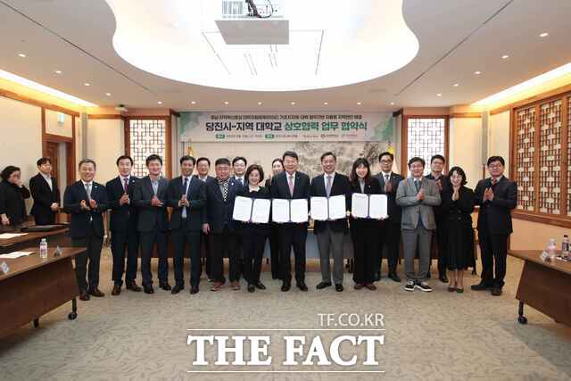 당진시는 지난 3월 19일 지역대학교와 상호협력 업무 협약식을 체결했다. /당진시
