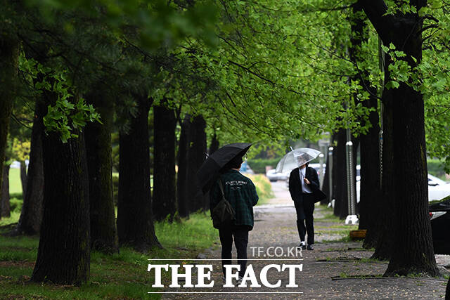 목요일인 15일 최저기온은 13~19도, 낮 최고기온은 18~25도의 분포를 보이겠다. /서예원 기자