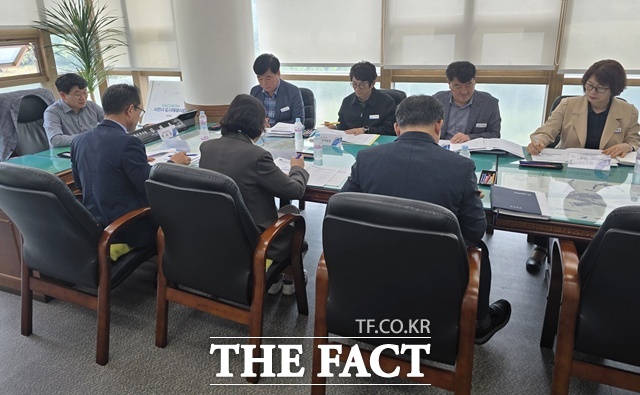 사천공항활성화 실무추진단 회의 모습 /사천시