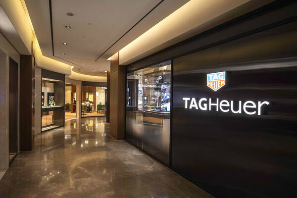 신세계백화점이 오는 15일부터 25일까지 전국 13개 전 점포에서 럭셔리 워치&주얼리 페어를 연다. /신세계