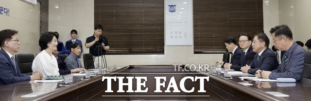 한전KDN과 동신대학교가 혁신융합캠퍼스-오픈캠퍼스 연계 시범사업 추진 및 우수 인재 양성을 위한 업무협약을 체결하고 있다./한전KDN