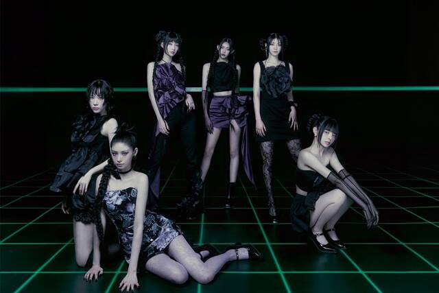 그룹 에버글로우(EVERGLOW)가 소속사 위에화엔터테인먼트와 아름다운 이별을 한다. /위에화엔터테인먼트