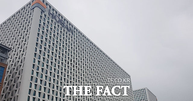 호반그룹은 13일 한진칼 지분 매입 배경을 단순 투자라고 공시했으나 시장은 상한가로 반응하면서 경영권 분쟁 가능성을 관측하고 있다. /더팩트 DB