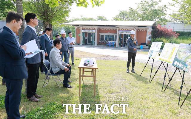 함평군이 에듀테인먼트파크 조성사업을 점검하고 있다. /함평군