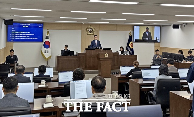 충청광역연합의회가 15일 제4회 정례회 제2차 본회의를 열고 있다. /충청광역연합의회