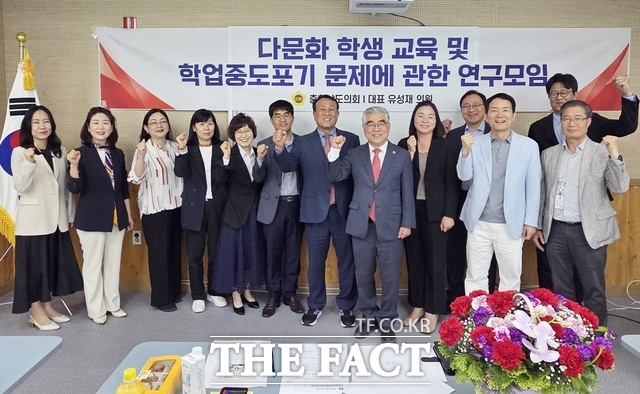 충남도의회 ‘다문화 학생 교육 및 학업중도포기 문제에 관한 연구모임’은 14일 천안교육지원청 중회의실에서 2차 연구모임을 가졌다. /충남도의회