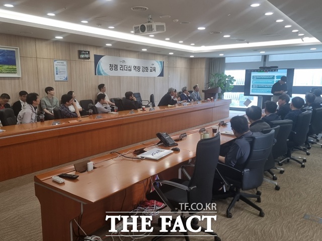 전력거래소가 지난 14일 윤리경영 강화를 위해 청렴교육을 실시하고 있다./전력거래소