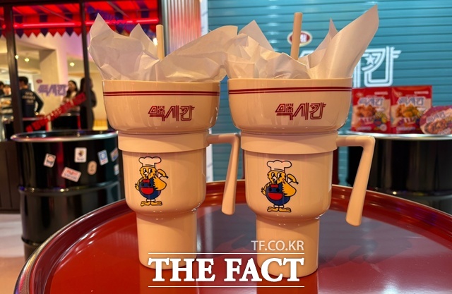 맥시칸 팝업스토어는 1980년대 감성을 재현한 레트로 콘셉트로 과거 유행한 게임을 즐기며 신제품과 맥주를 즐길 수 있다. /문화영 기자