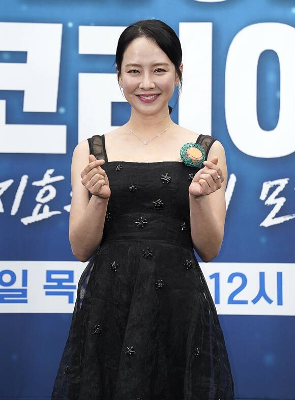 송지효는 한 달 반에서 두 달 가까이 해녀들의 삶을 살면서 많은 걸 느끼고 공부했다고 소감을 전했다. /JTBC