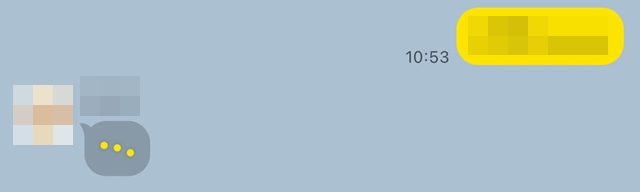 상대방이 메시지를 작성할시, 대화창에 … 표시가 실시간으로 나타난다. 해당 기능은 현재 카카오톡 실험실에서 선택적으로 제공되고 있다. 사진은 카카오톡 메시지 입력 중 표시 예시. /조소현 기자