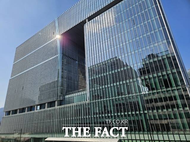 야놀자가 올해 1분기 연결 매출액 2182억원, 영업이익 50억원을 기록했다. 사진은 경기도 성남이 놀유니버스 본사 전경 /더팩트 DB